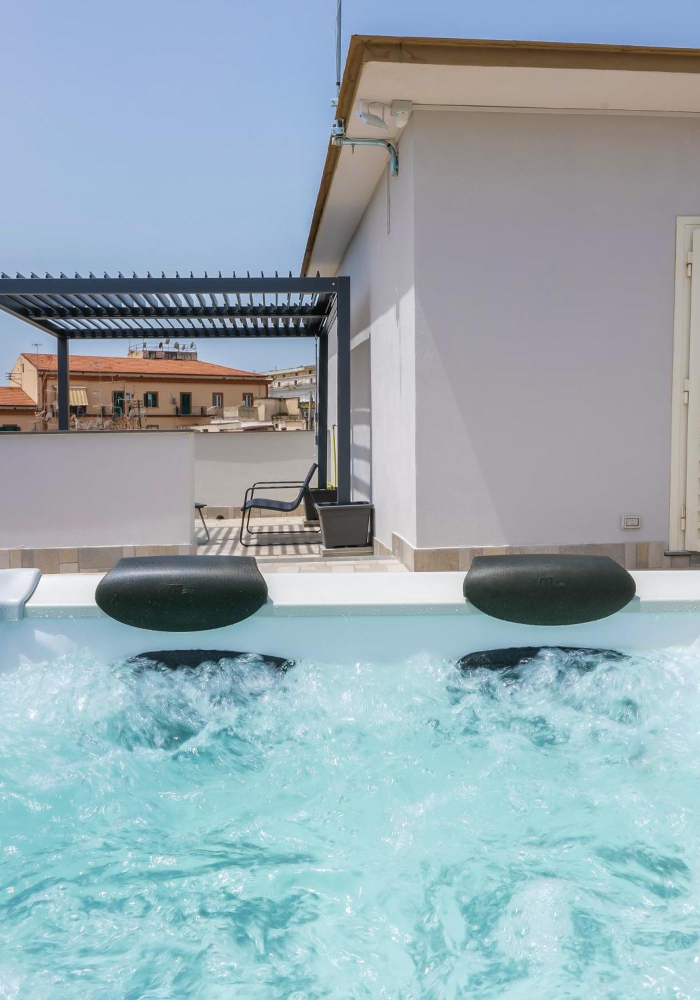 Rooftop Parthenopeo Contemporary Rooms เนเปิลส์ ภายนอก รูปภาพ